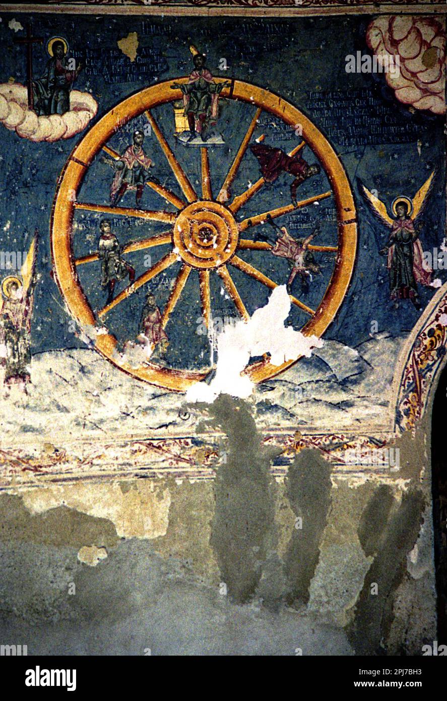 Rasinari, comté de Sibiu, Roumanie, environ 1999. Fresque à l'extérieur de l'église chrétienne orthodoxe 'Cuvioasa Paraschiva' du 18th siècle, avec un rendu de la roue allégorique de la vie. Banque D'Images