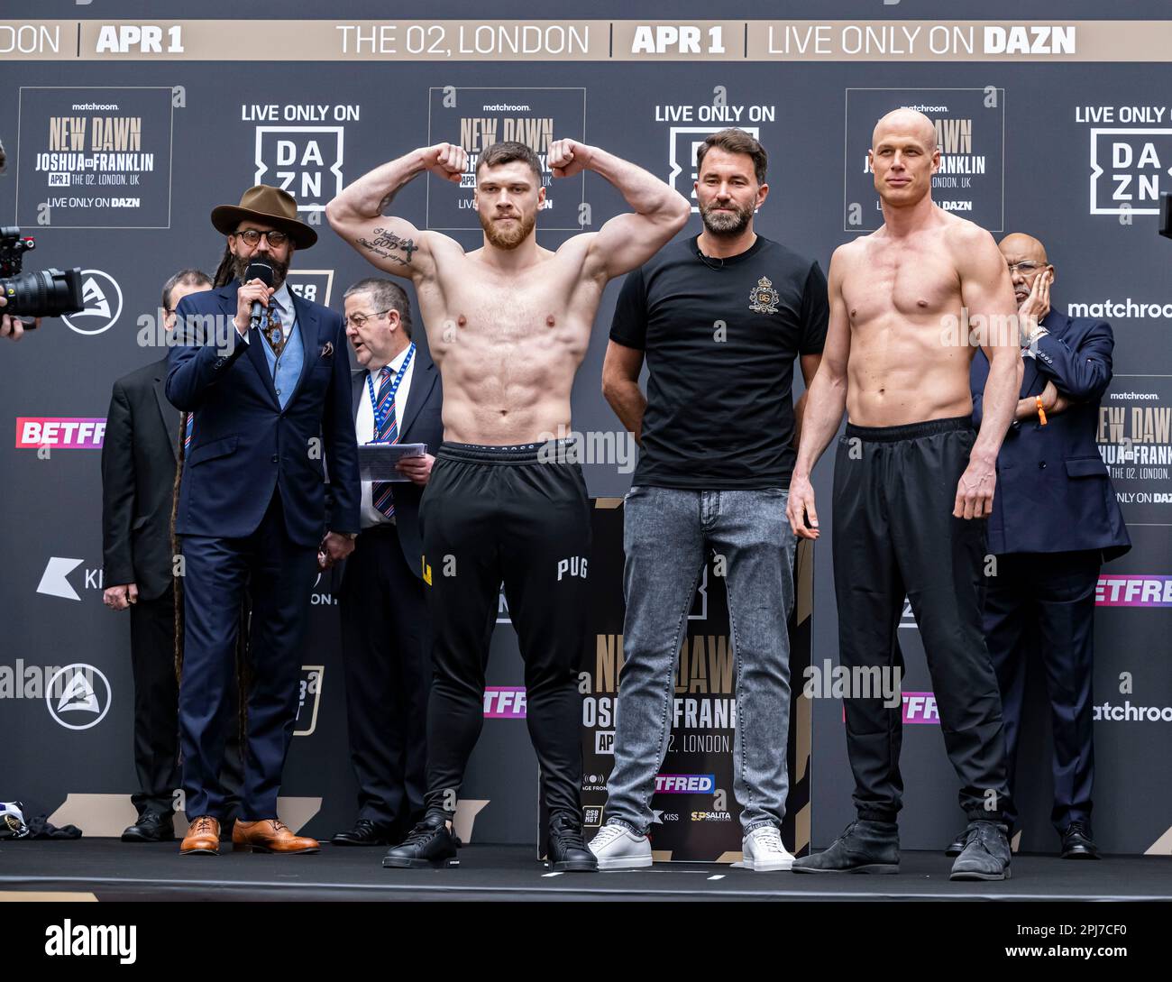 Londres, Royaume-Uni. 31th mars 2023. Eddie Hearn (au centre), Juergen Uldedaj (au centre à gauche) et Benoit Huber (à droite) pendant Joshua vs. Franklin + Undercard Weigh-in à Westfield Londres, Londres, Royaume-Uni vendredi, 31 mars 2023 à LONDRES, ANGLETERRE. Credit: Taka G Wu/Alay Live News Banque D'Images