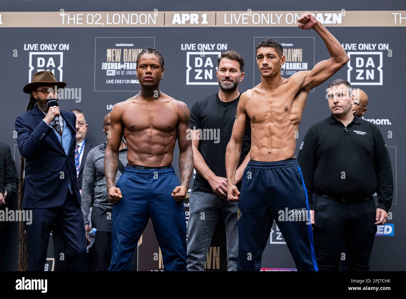 Londres, Royaume-Uni. 31st mars 2023. Austin Williams (à gauche) et River Wilson-Bent affronte pendant Joshua vs Franklin + Undercard Weigh-in à Westfield Londres, Londres, Royaume-Uni vendredi, 31 mars 2023 à LONDRES, ANGLETERRE. Credit: Taka G Wu/Alay Live News Banque D'Images