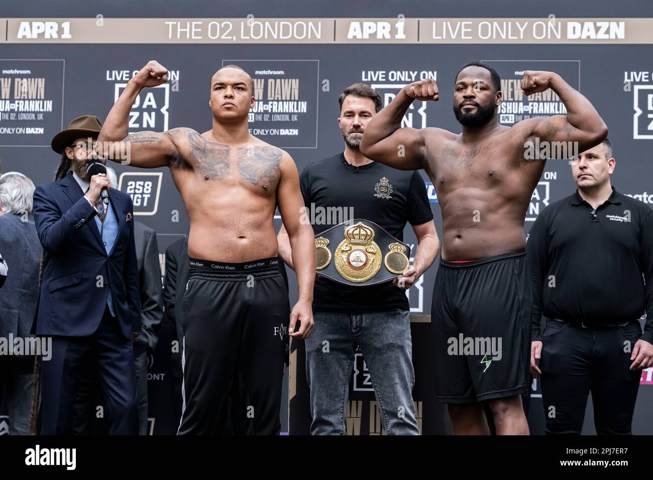 Londres, Royaume-Uni. 31st mars 2023. Eddie Hearn (au centre), Fabio Wardley fait face (au centre à gauche) à Michael poli-Coffie (à droite) pendant Joshua vs. Franklin + Undercard Weigh-in à Westfield Londres, Londres, Royaume-Uni vendredi, 31 mars 2023 à LONDRES, ANGLETERRE. Credit: Taka G Wu/Alay Live News Banque D'Images