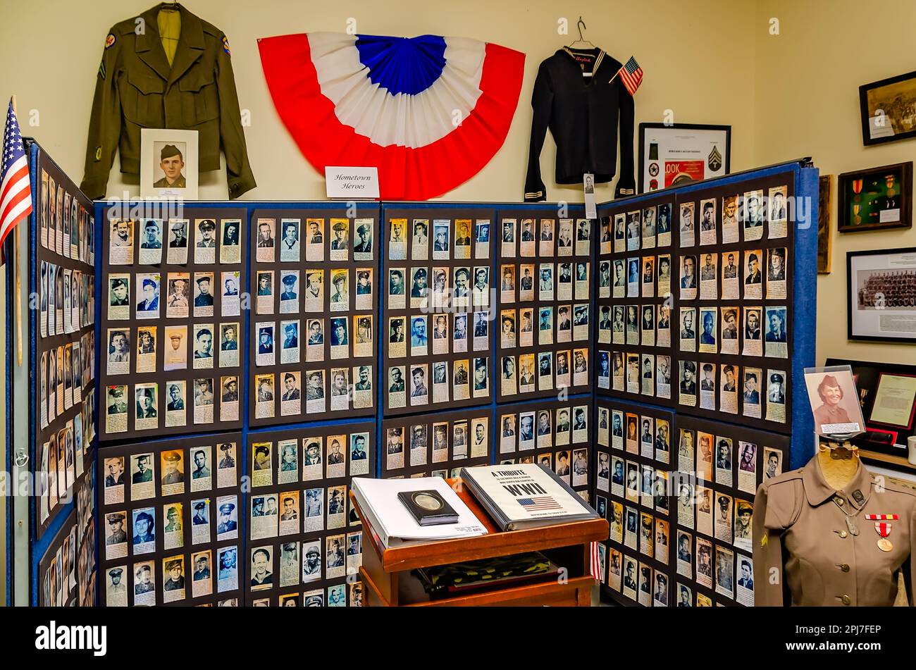 Les héros militaires locaux sont honorés au musée Old Firehouse, 29 mars 2023, à Wiggins, Mississippi. Banque D'Images