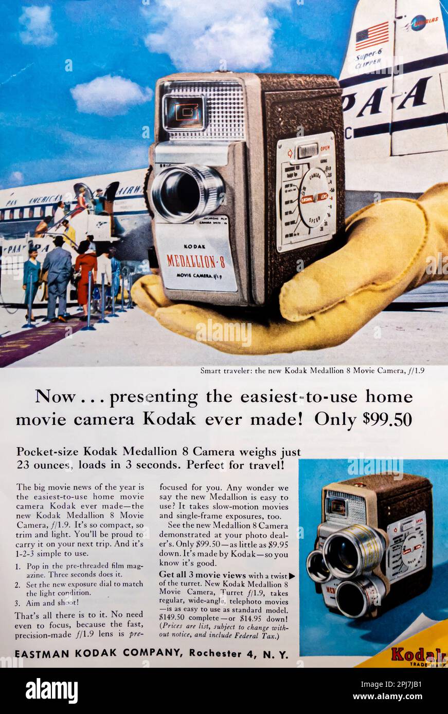 Caméra de cinéma KODAK Medallion 8, publicité pour appareils photo de poche dans un magazine NatGeo, mai 1957 Banque D'Images