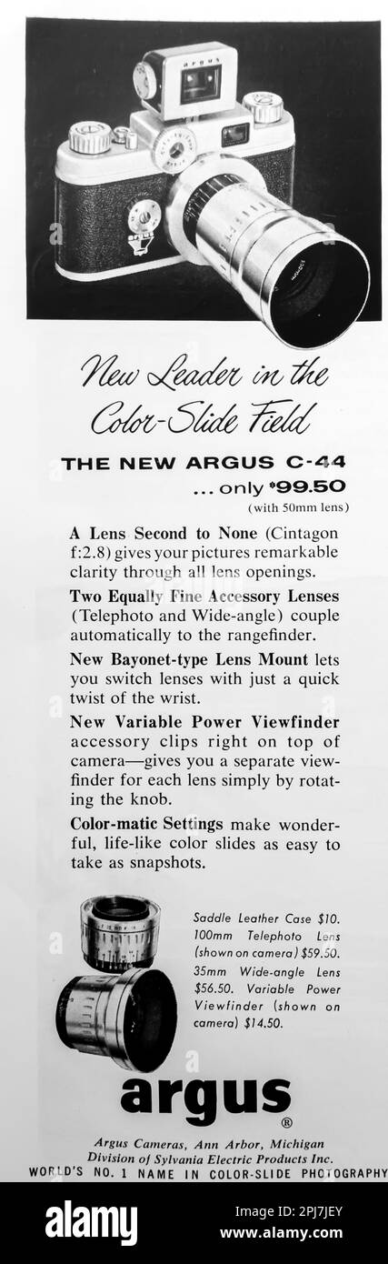 Publicité pour appareil photo Argus dans un magazine NatGeo juin 1957 Banque D'Images