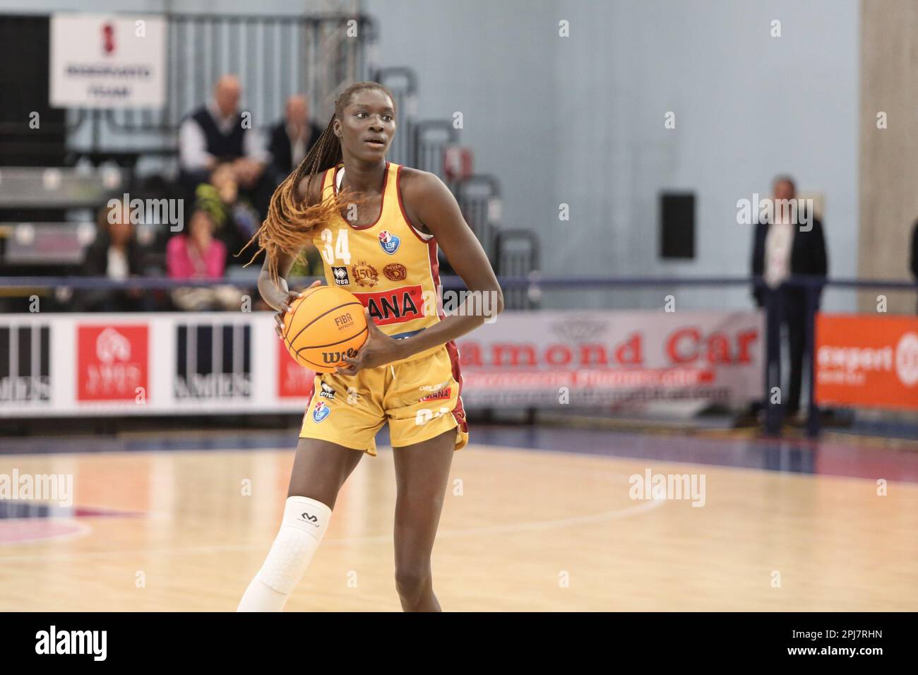 Campobasso, Italie. 30th mars 2023. Kuier Awak Sabit Bior de Venise en action pendant le match entre Umana Reyer Venezia contre Fila San Martino di Lupa dans les quarts de finale de coupe italienne de basket-ball féminin, à la Molisana Arena. Dans le troisième quart de la finale Umana Reyer Venezia bat Fila San Martino di Lupari avec le score 83-75 crédit: SOPA Images Limited/Alay Live News Banque D'Images