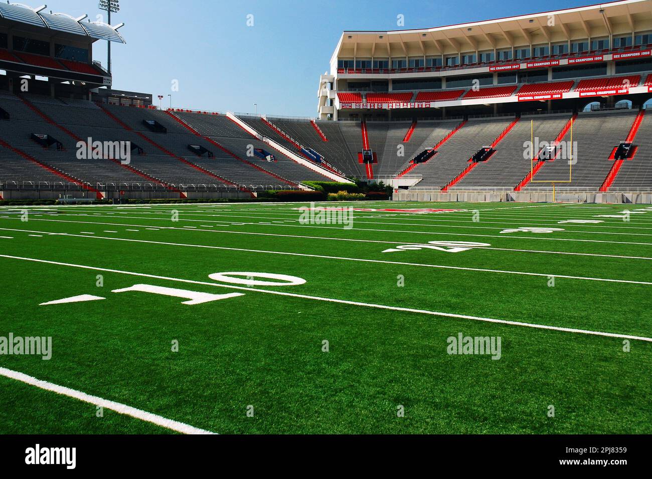 Vue depuis le gridron du terrain de football au stade Vaught Hemingway sur le campus de l'Université du Mississippi Banque D'Images