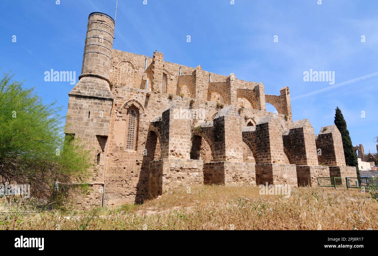 La mosquée Sinan Pasha, située à Famagusta, à Chypre, a été construite en tant qu'église au 14th siècle. Il a été converti en mosquée pendant la période ottomane. Banque D'Images
