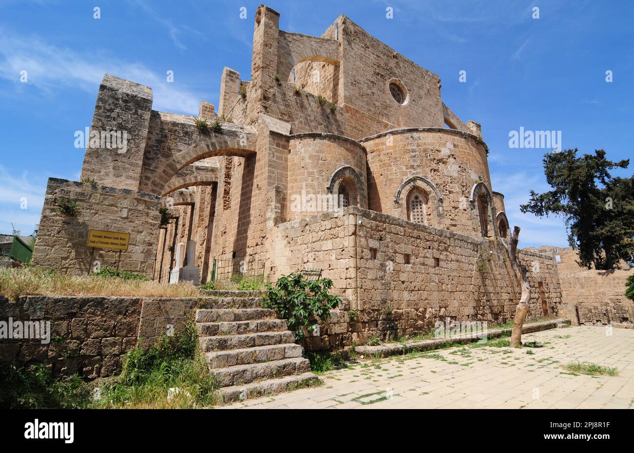 La mosquée Sinan Pasha, située à Famagusta, à Chypre, a été construite en tant qu'église au 14th siècle. Il a été converti en mosquée pendant la période ottomane. Banque D'Images