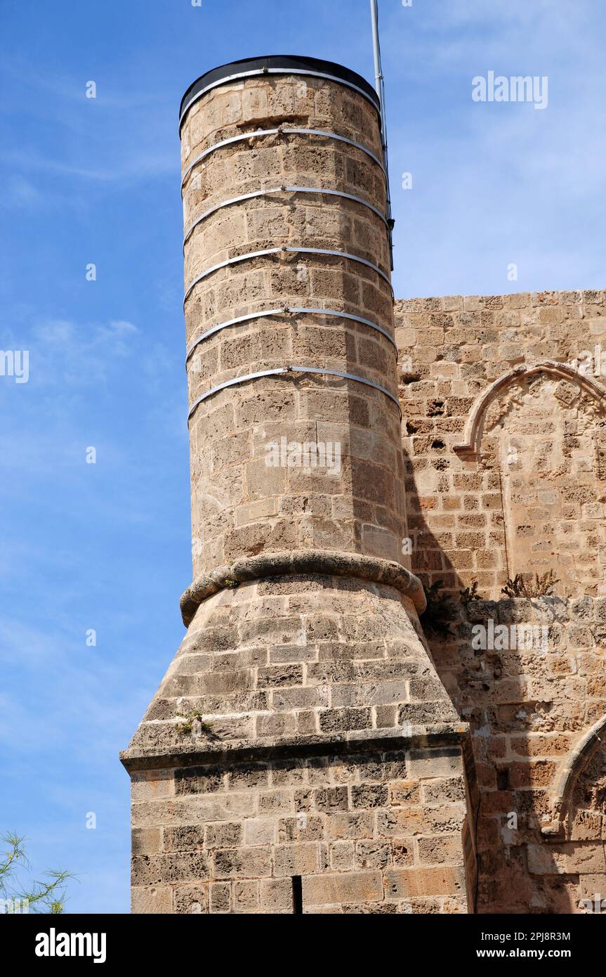 La mosquée Sinan Pasha, située à Famagusta, à Chypre, a été construite en tant qu'église au 14th siècle. Il a été converti en mosquée pendant la période ottomane. Banque D'Images