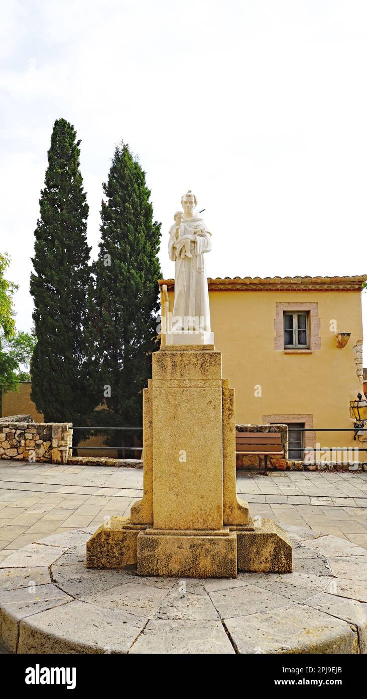 Sculpture de Saint Anthony dans un jardin à Altafulla, Catalogne, Espagne, Europe Banque D'Images