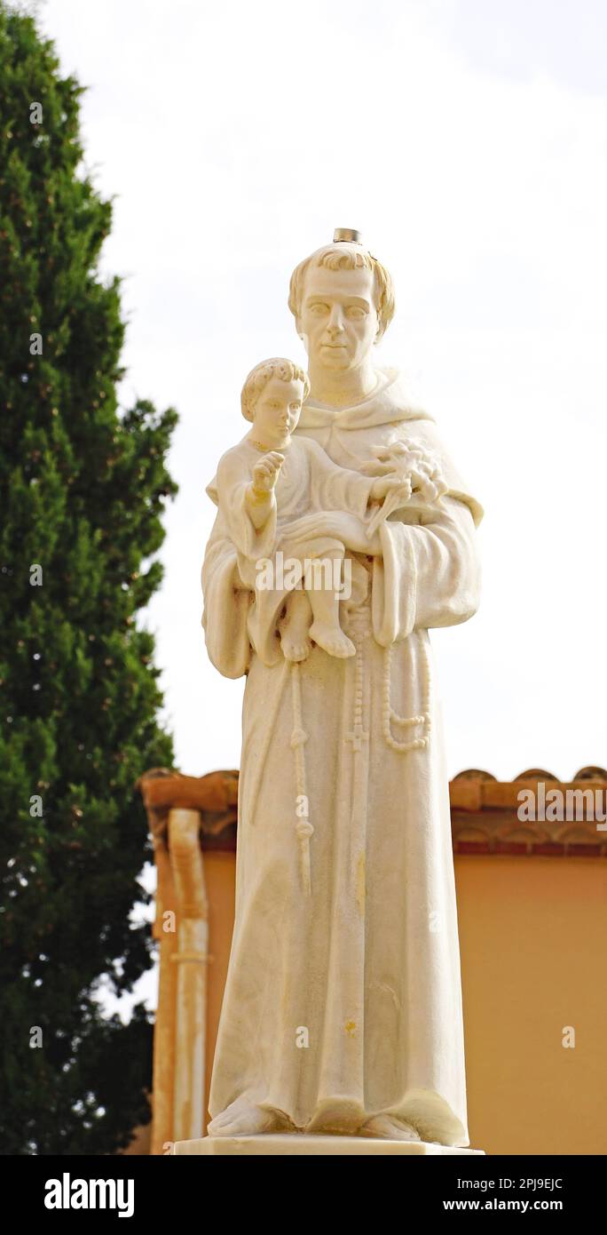 Sculpture de Saint Anthony dans un jardin à Altafulla, Catalogne, Espagne, Europe Banque D'Images