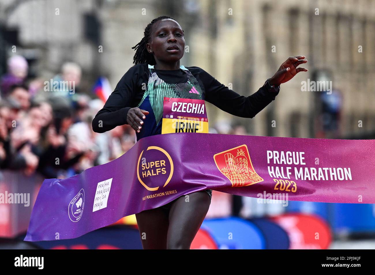 Prague, République tchèque. 01st avril 2023. Irine Kimais, du Kenya, a remporté le semi-marathon de Prague féminin 2023 à Prague, République tchèque, 1 avril 2023. Crédit : Ondrej Deml/CTK photo/Alay Live News Banque D'Images