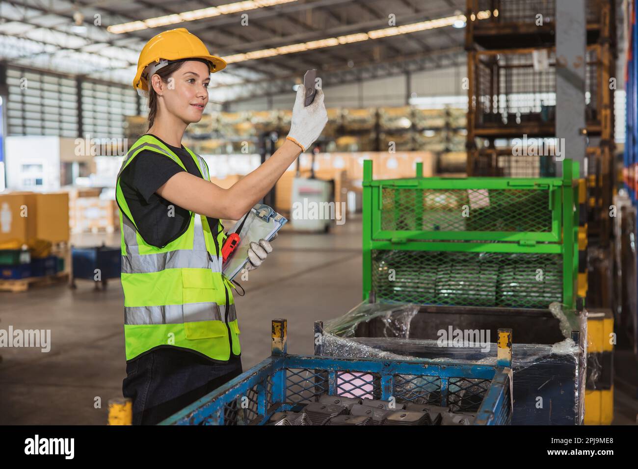 Plan d'échantillonnage d'acceptation industrielle par attribut ou lot assurance qualité échantillonnage production test qualité processus de vérification par technicien ingénieur inspection Banque D'Images