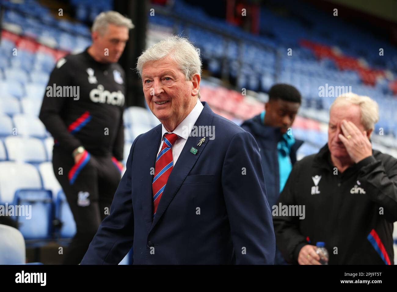Selhurst Park, Selhurst, Londres, Royaume-Uni. 1st avril 2023. Premier League football, Crystal Palace versus Leicester City ; le nouveau Manager Crystal Palace Roy Hodgson arrive Pitchside crédit: Action plus Sports/Alay Live News Banque D'Images