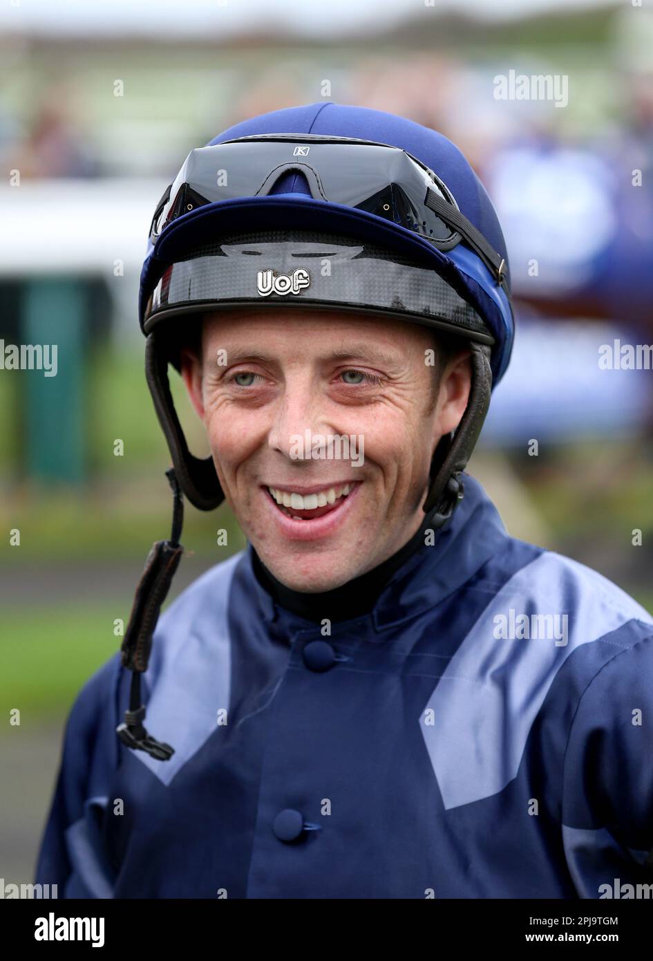 Jockey Ben Curtis dans le défilé anneau devant le réseau Pertemps EBF ...
