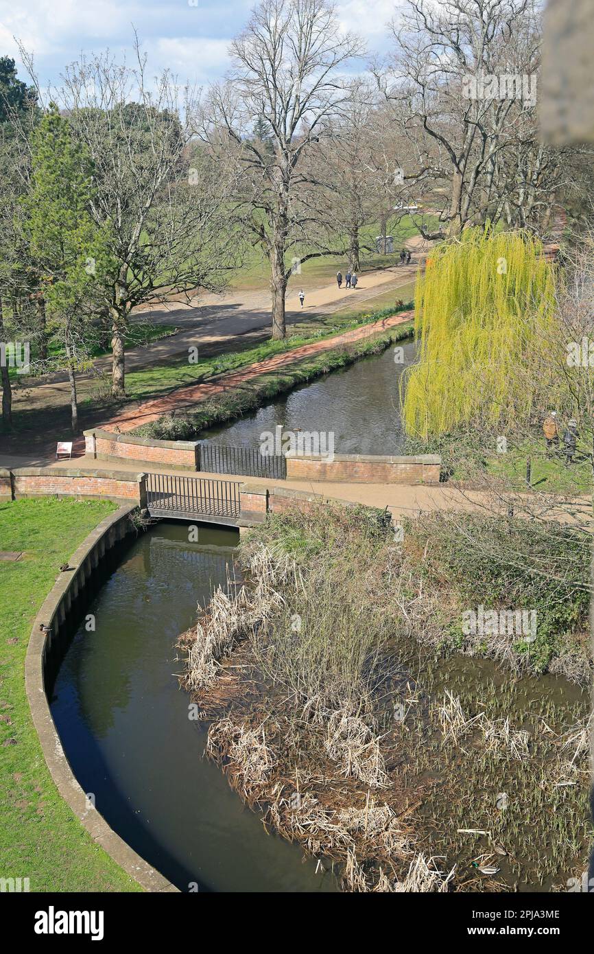 Bute Park et le canal d'alimentation de Bute Dock, depuis la position élevée. Mars 2023. Ressort Banque D'Images