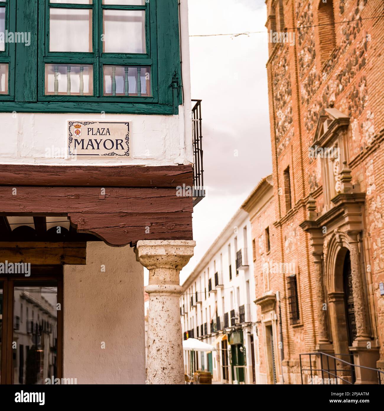 Détail du coin soutenu par une colonne de pierre dans le carré d'Almagro (Espagne) Banque D'Images