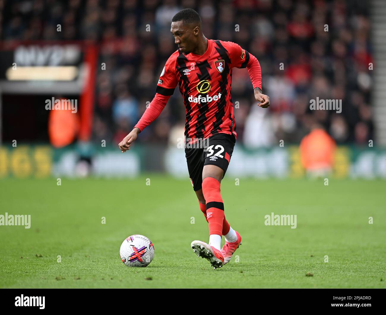 1st avril 2023 ; Stade Vitality, Boscombe, Dorset, Angleterre : Premier League football, AFC Bournemouth versus Fulham ; Jaidon Anthony de Bournemouth sur le ballon Banque D'Images