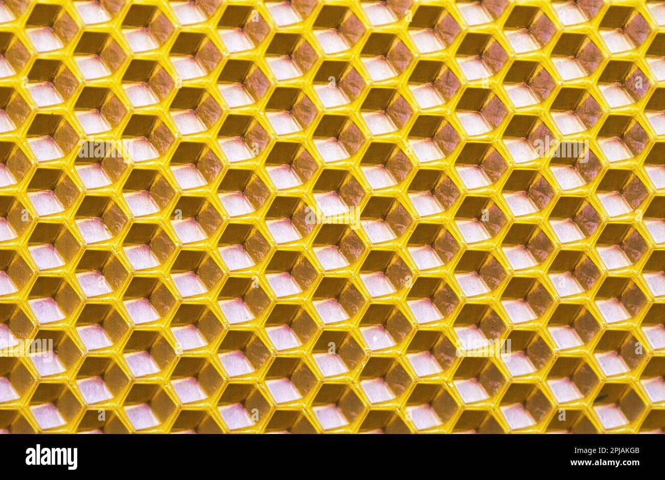 La cire d'abeille naturelle a une texture unique qui en fait un favori parmi les apiculteurs et les artisans. Sa texture souple et souple lui permet d'être façonné et m Banque D'Images