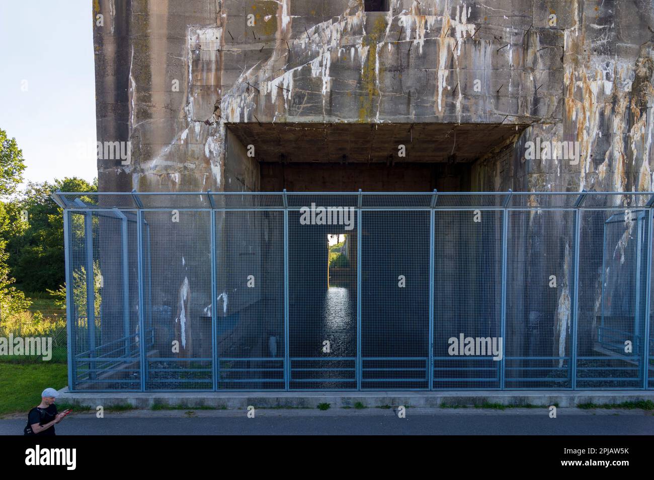 Brême: U-Boot-Bunker Valentin (U-Boot-Bunker Farge, stylos sous-marins Valentin), sortie du bunker vers la rivière Weser à Brême, Allemagne Banque D'Images