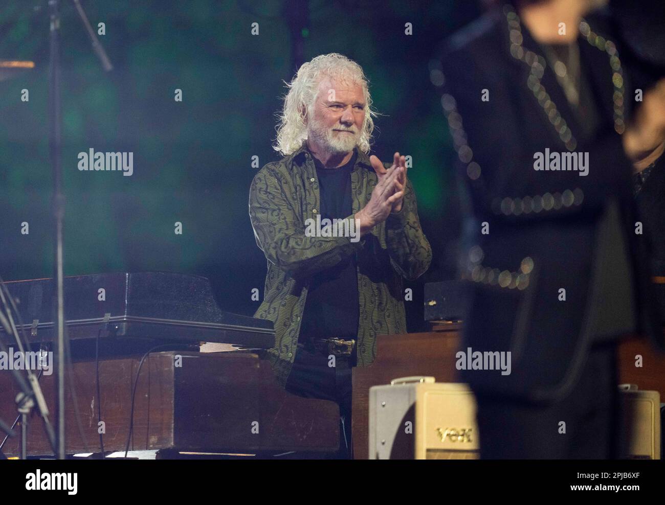 Austin, Texas, États-Unis. 31st mars 2023. Chuck LEAVELL fait équipe avec les icônes rock & roll The Black Crowes pour un enregistrement du carrefour de Country Music Television (CMT) dans le centre-ville d'Austin sur 31 mars 2023. Le week-end culmine dans la soirée du dimanche des CMT Awards. (Credit image: © Bob Daemmrich/ZUMA Press Wire) USAGE ÉDITORIAL SEULEMENT! Non destiné À un usage commercial ! Banque D'Images
