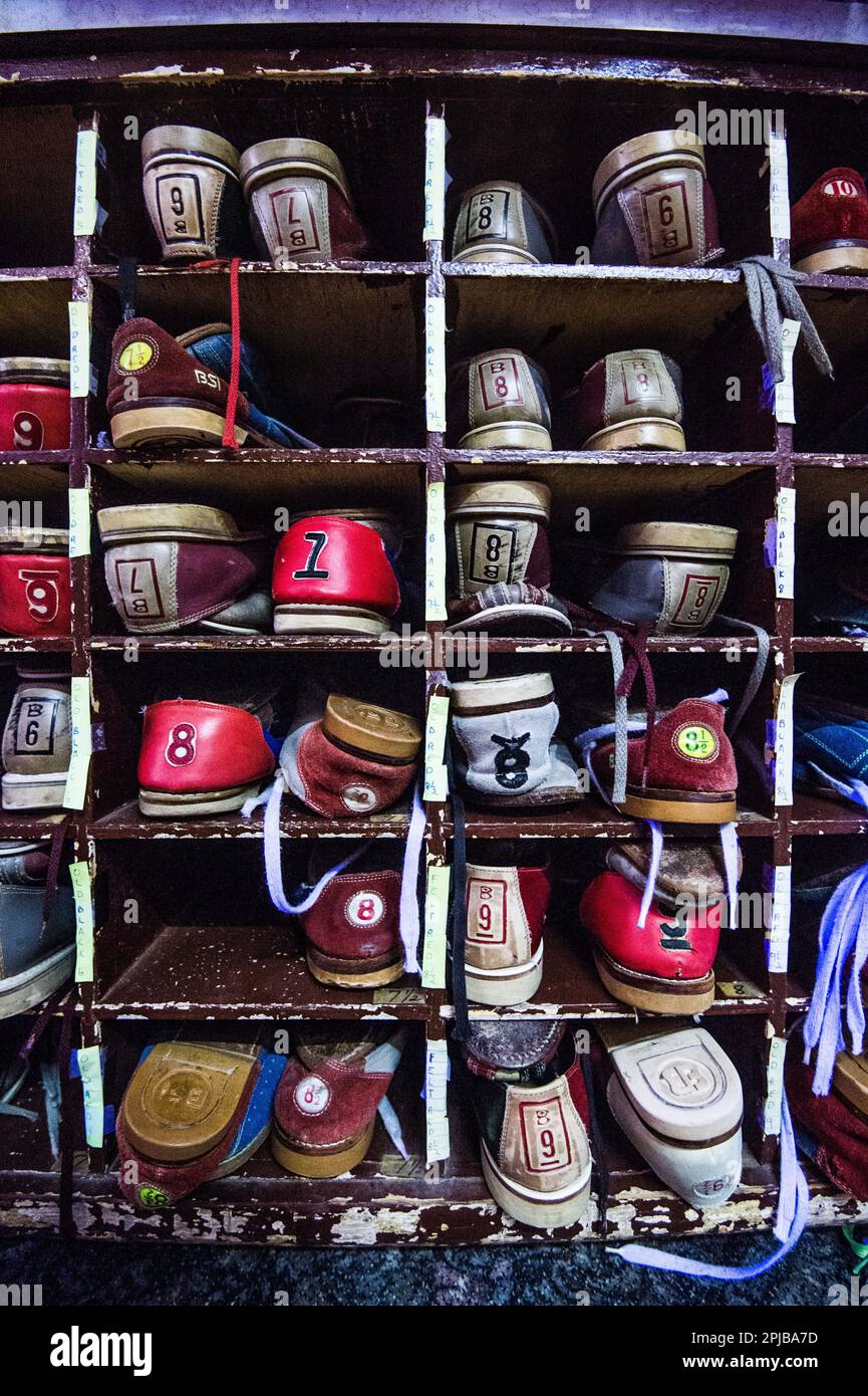 Chaussures de bowling dans une piste de bowling Banque D'Images