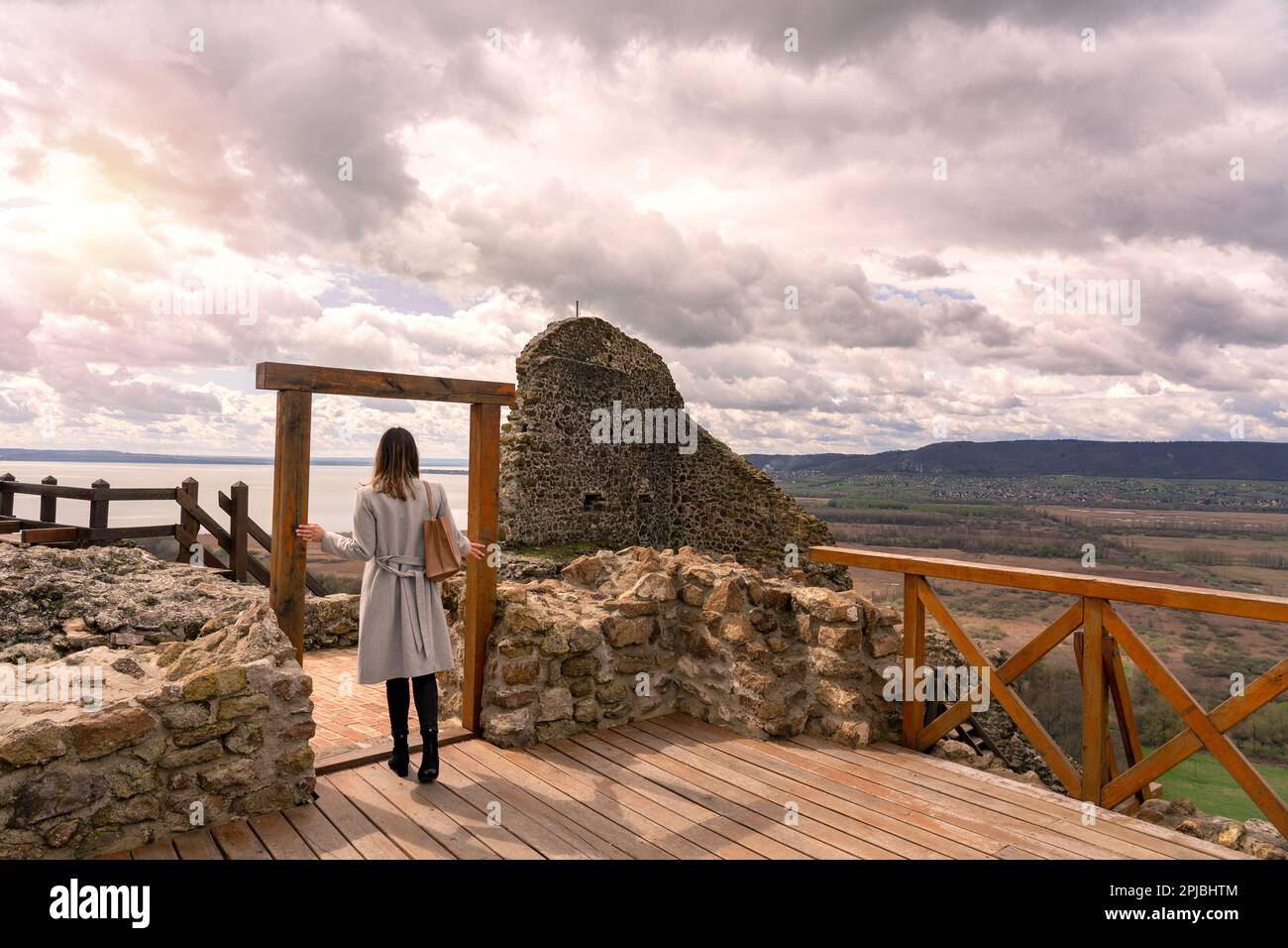 Forteresse du château de Szigliget à côté du lac Balaton avec vue magnifique sur le bassin de Tapolca Banque D'Images