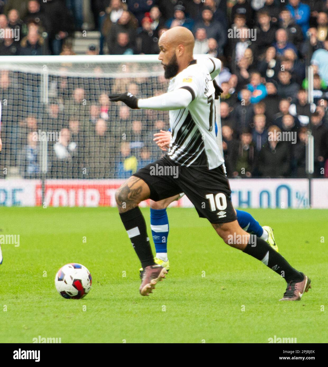 Derby County football Team contre Ipswich Town FC au Pride Park Stadium de Derby, Royaume-Uni, le 01 avril 2023. David McGoldrick (Comté de Derby) sur le ballon au stade Pride Park, Derby, Royaume-Uni crédit: Mark Dunn/Alay Live News Banque D'Images