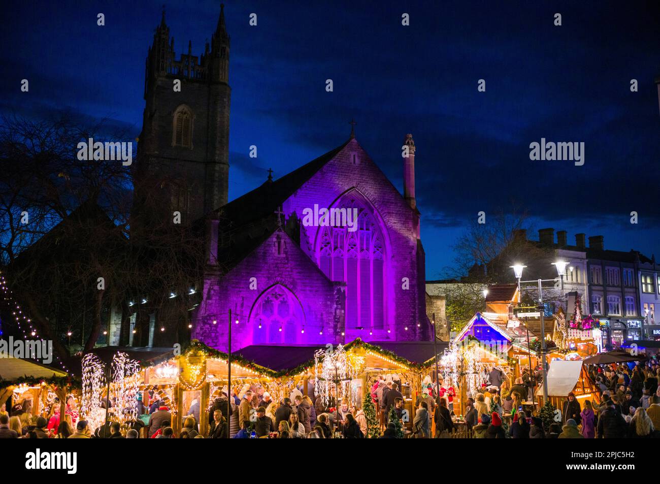 Marchés de Noël au centre-ville de Cardiff, au pays de Galles, au Royaume-Uni, pendant l'heure de Noël. Banque D'Images