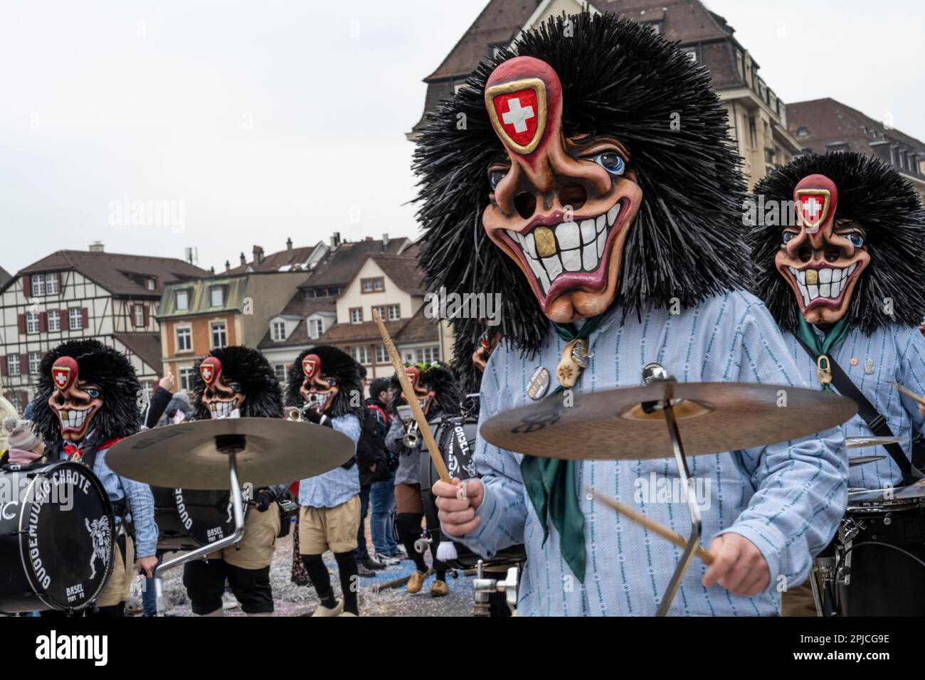 Carnaval de Bâle Suisse ou défilé de Fasnacht avec des batteurs Banque D'Images
