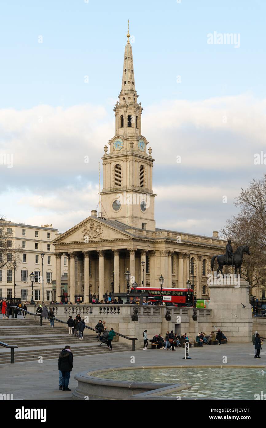 Londres, Royaume-Uni - 27 février 2023 ; église St Martin in the Fields de l'autre côté de Trafalgar Square dans le centre de Londres Banque D'Images