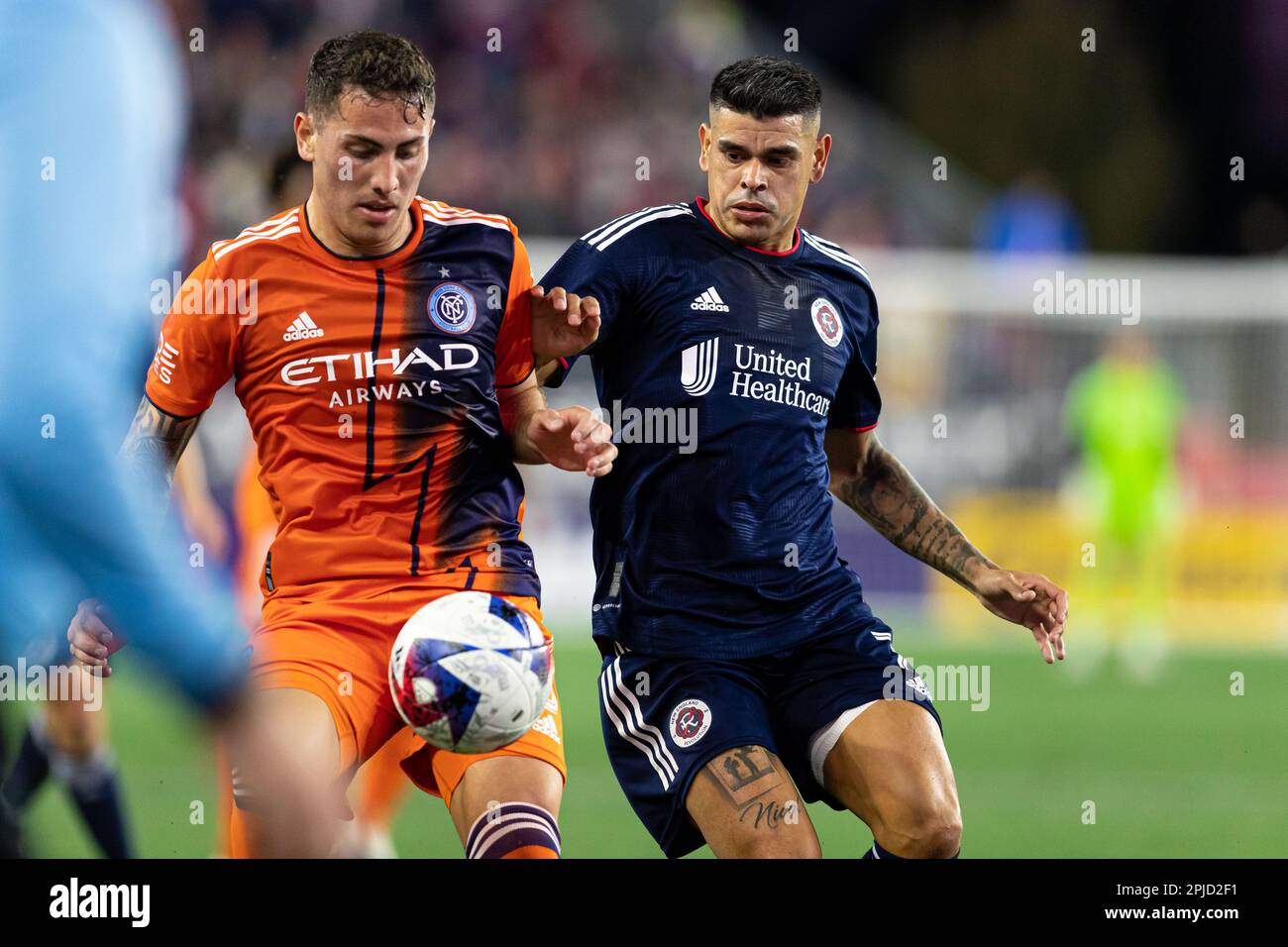 Stade Gillette. 1st avril 2023. Massachusetts, États-Unis; Braian Cufre, le défenseur du FC de la ville de New York (3) et Gustavo Bou, le forward de la révolution de la Nouvelle-Angleterre (7), se disputent le ballon dans un match MLS entre la Révolution de la Nouvelle-Angleterre et le FC de la ville de New York au stade Gillette. (c) Burt Granofsky/CSM/Alamy Live News Banque D'Images