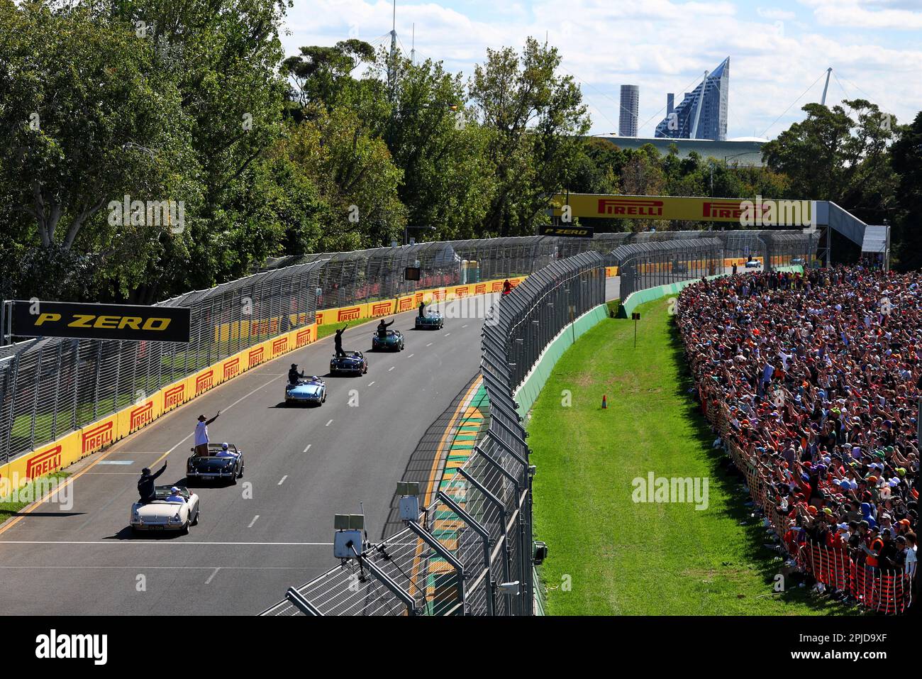 Melbourne, Australie. 02nd avril 2023. La parade des pilotes. Grand Prix d'Australie, dimanche 2nd avril 2023. Albert Park, Melbourne, Australie. Crédit : James Moy/Alay Live News Banque D'Images