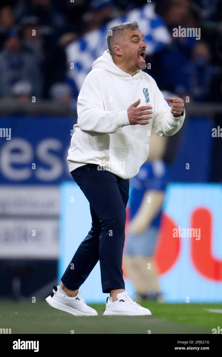 Gelsenkirchen, Allemagne, 1. Ballon de fussball Bundesliga 26. Spieltag FC Schalke 04 vs Bayer 04 Leverkusen 0:3 am 01. 04. 2023 in der Veltins Arena auf Schalke in Gelsenkirchen Trainer Thomas REIS (S04) Foto: Norbert Schmidt, Düsseldorf Banque D'Images