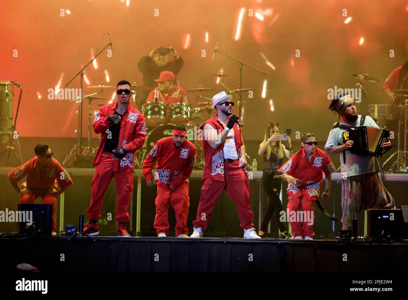 Mexico, Mexique. 1st avril 2023. Le groupe musical Kumbia Kings au concert gratuit dans le Zocalo à Mexico. Sur 1 avril 2023 à Mexico, Mexique (Credit image: © Luis Barron/eyepix via ZUMA Press Wire) USAGE ÉDITORIAL SEULEMENT! Non destiné À un usage commercial ! Banque D'Images