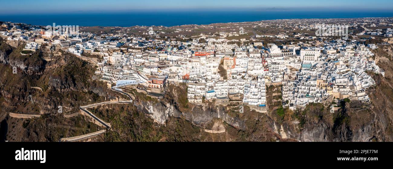 Vue aérienne de Fira, Santorin, Grèce Banque D'Images