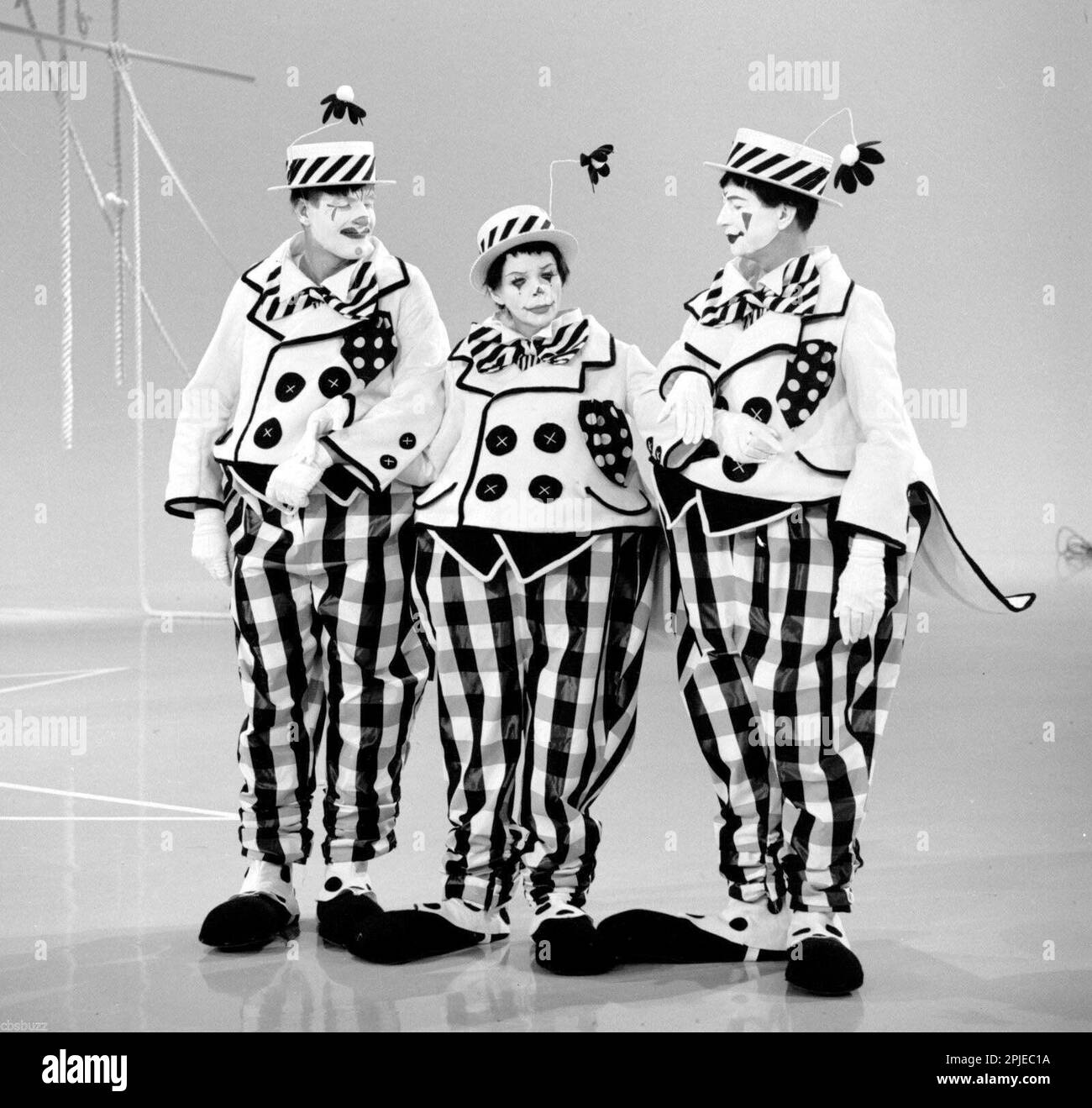 DONALD O'CONNOR, JUDY GARLAND ET JERRY VAN DIKE DANS LE SPECTACLE JUDY GARLAND (1963), DIRIGÉ PAR BILL HOBIN. Crédit : chaîne de TÉLÉVISION CBS / Album Banque D'Images