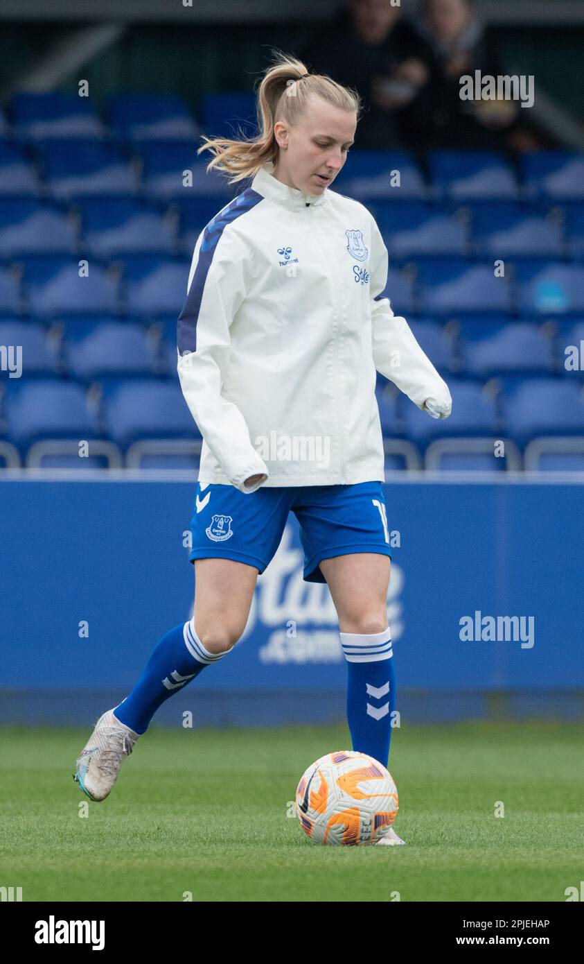 Walton Hall Park, Liverpool, Merseyside, Angleterre. 2nd avril 2023. L'Agnes Beever-Jones d'Everton se réchauffe, lors de l'Everton football Club Women V Tottenham Hotspur football Club Women au Walton Hall Park, dans la Super League (WSL)/Barclays Women's Super League (BWSL). (Image de crédit : ©Cody Froggatt/Alamy Live News) Banque D'Images