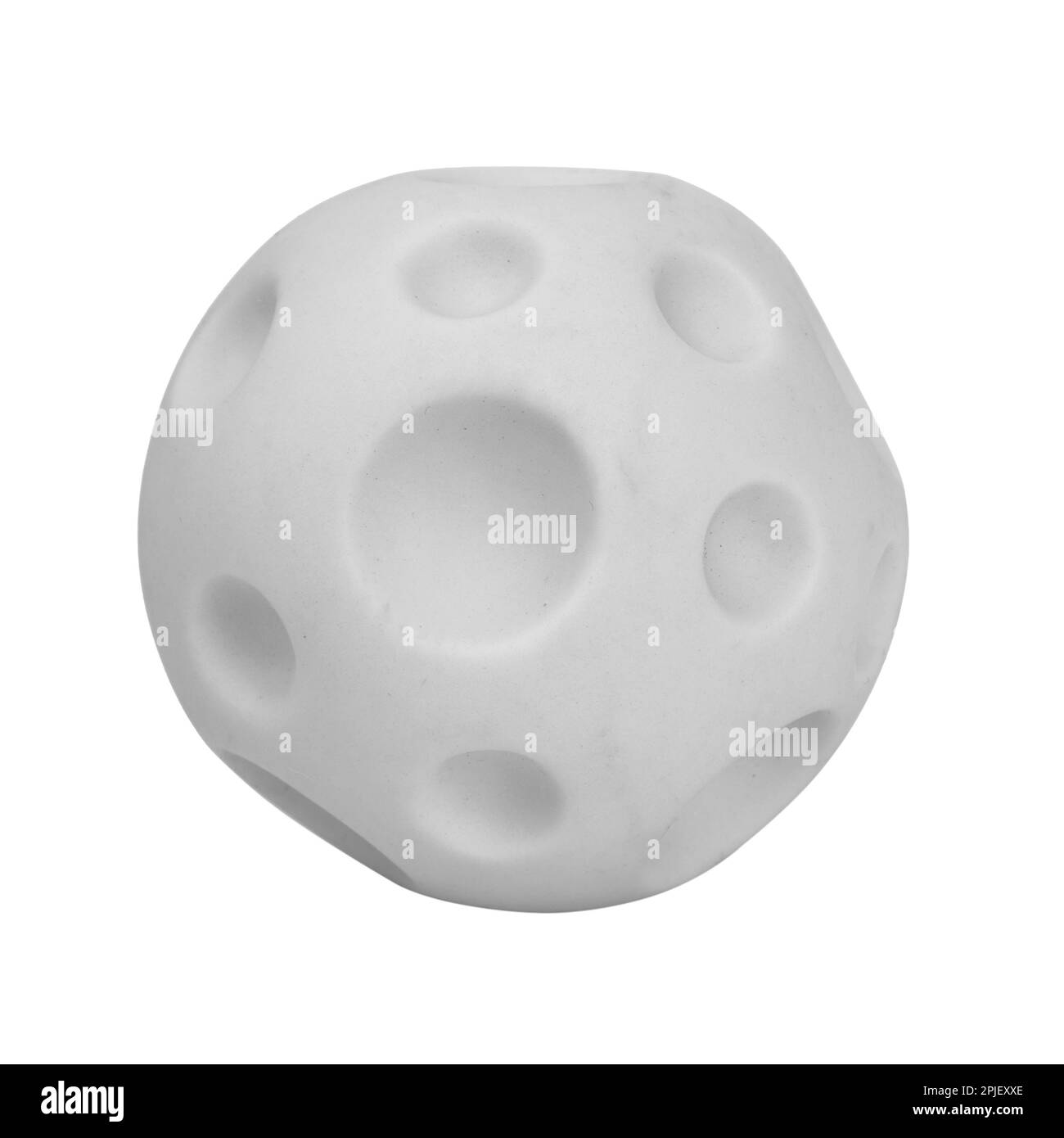 photo de balle de jouet avec cratères sur un fond lumineux, le concept de conquête de l'espace et de nouvelles planètes Banque D'Images