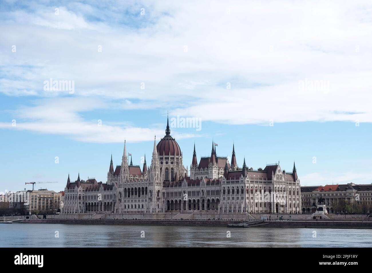 Le Parlement est l'un des bâtiments publics les plus connus de Budapest, le siège du Parlement hongrois et certaines de ses institutions. Banque D'Images