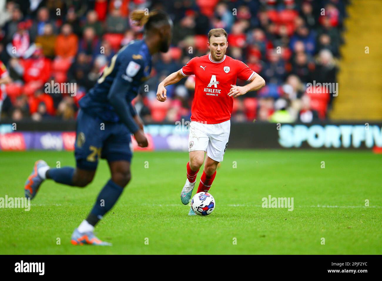 Oakwell Stadium, Barnsley, Angleterre - 1st avril 2023 Herbie Kane (8) de Barnsley - pendant le jeu Barnsley v Morecambe, Sky Bet League One, 2022/23, Oakwell Stadium, Barnsley, Angleterre - 1st avril 2023 crédit: Arthur Haigh/WhiteRosePhotos/Alay Live News Banque D'Images