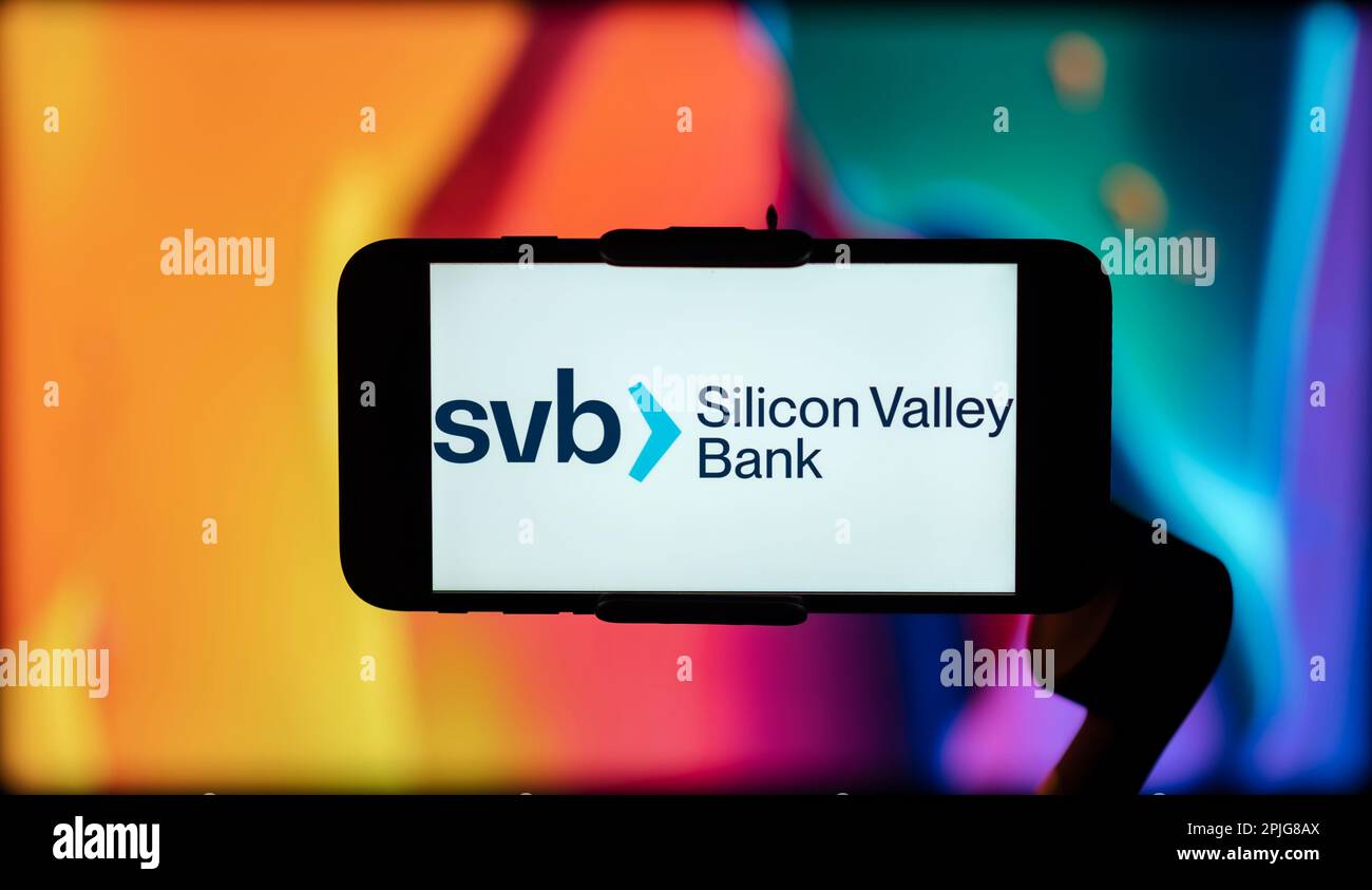 Sur cette photo, le logo de la Silicon Valley Bank apparaît sur l'écran d'un téléphone portable. Banque D'Images