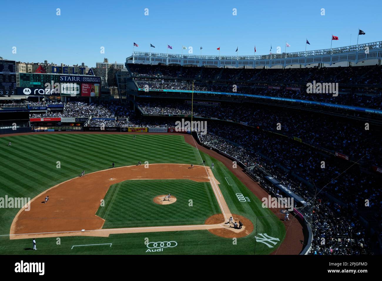 The New York Yankees and the San Francisco Giants during the third inning of the baseball game at Yankee Stadium Sunday, April 2, 2023, in New York. (AP Photo/Seth Wenig) Banque D'Images