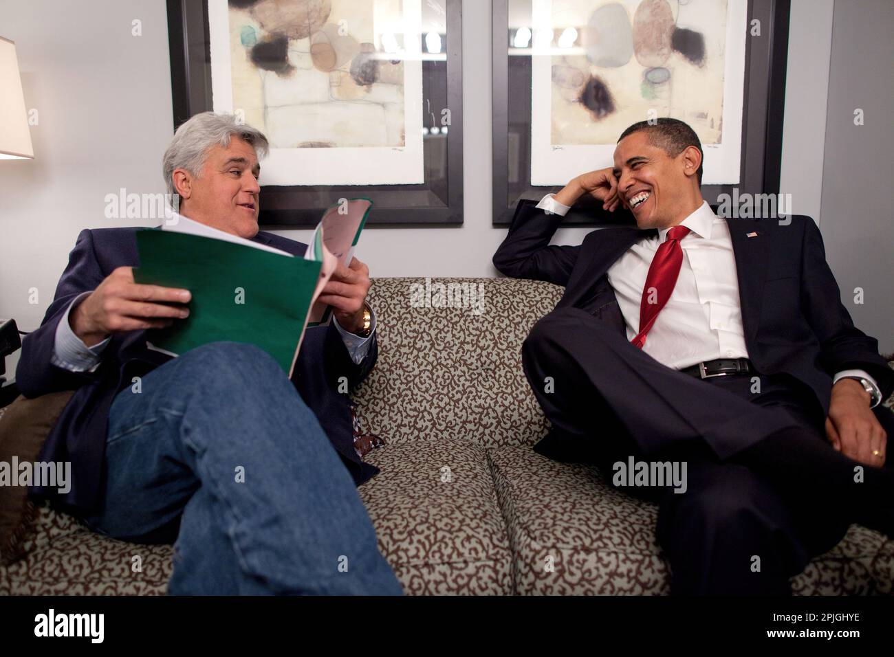 Le président Barack Obama partage un moment avec Jay Leno off ensemble de l'exposition de ce soir à NBC Studios, à Burbank, Californie 19/3/09.. Photo Officiel de la Maison Blanche par Pete Souza Banque D'Images