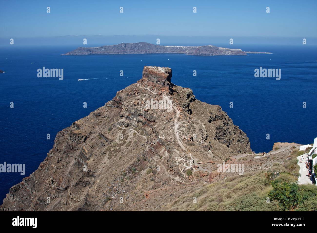 Le rocher de Skaros, vu d'Imerovigli, Santorin, Grèce Banque D'Images
