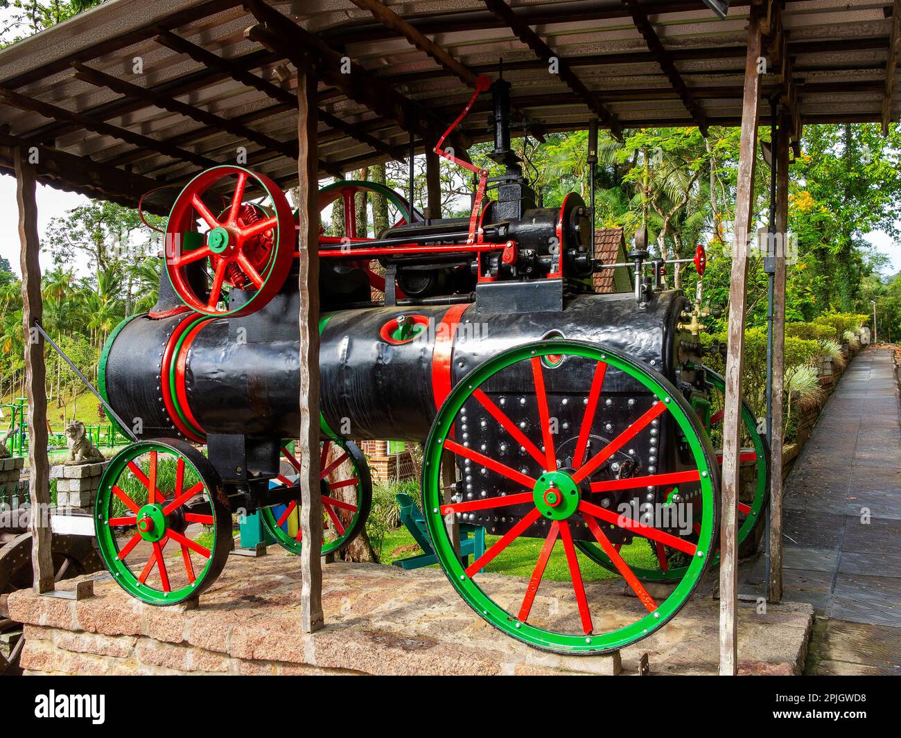 Ancienne locomotive exposée au parc Malwee, Jaraguá do Sul, Santa Catarina, Brésil Banque D'Images