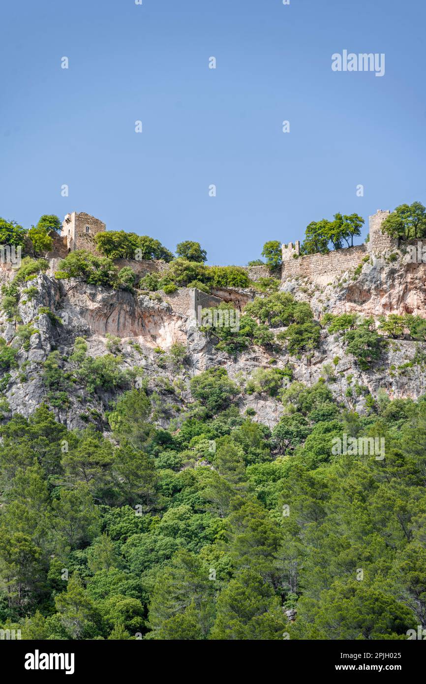 Château Castell d Alio sur une falaise, Puig dalaro, Majorque, Espagne Banque D'Images