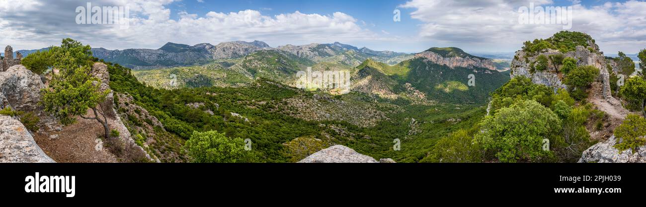 Vue sur les montagnes de Majorque, Serra de Tramuntana, Castell d Alaro, Puig dalaro, Majorque, Espagne Banque D'Images