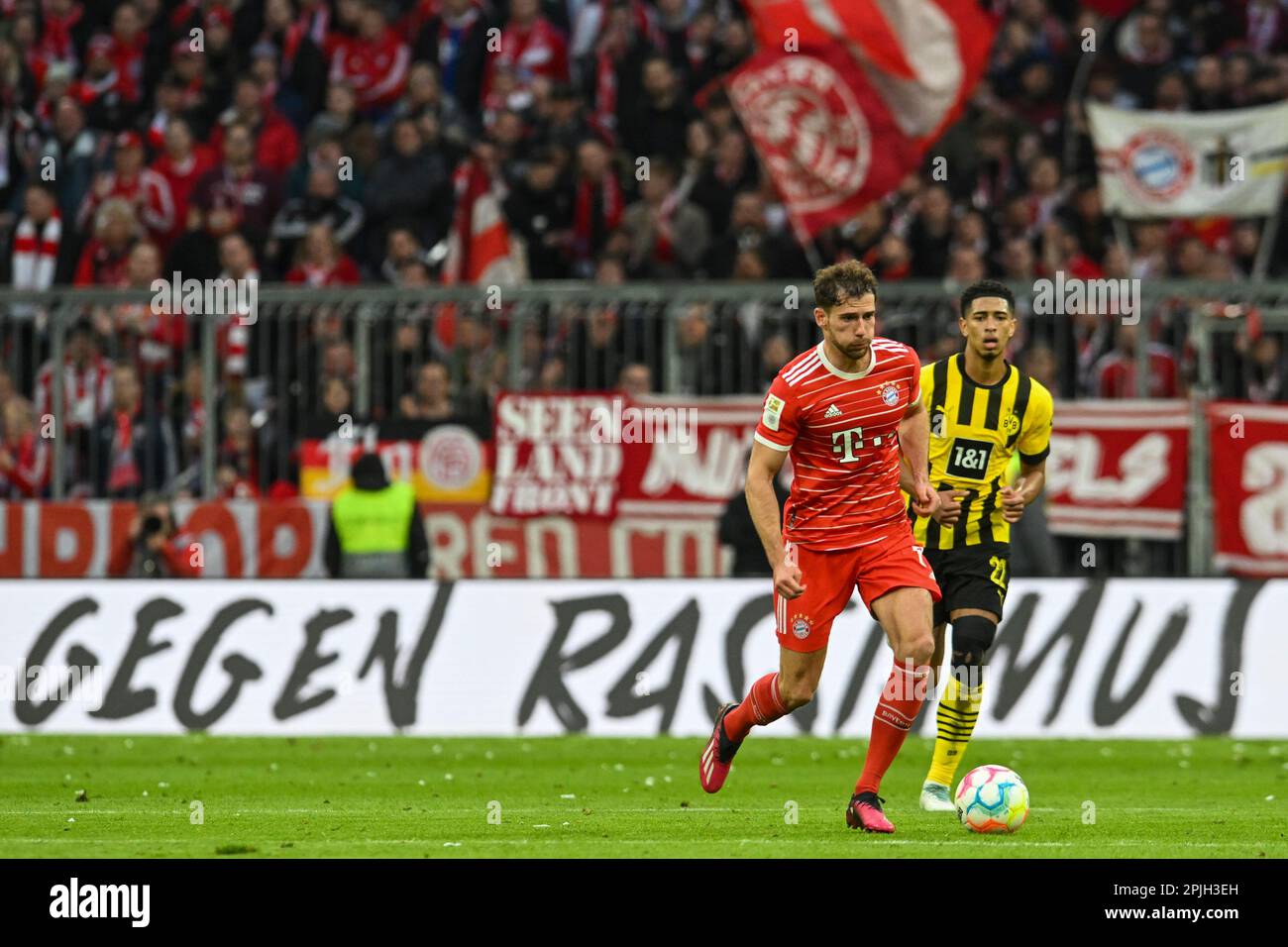 MUNICH, Allemagne. , . #8 Leon Goretzka FCB, #22 Jude Bellingham BVB lors du match de football Bundesliga entre le FC Bayern Muenchen et le BvB Dortmund à l'Allianz Arena de Munich le 1. Avril 2023, Allemagne. DFL, Fussball, 4:2 (photo et copyright @ Hangen Martin/ATP images (HANGEN Martin/ATP/SPP) crédit: SPP Sport Press photo. /Alamy Live News Banque D'Images