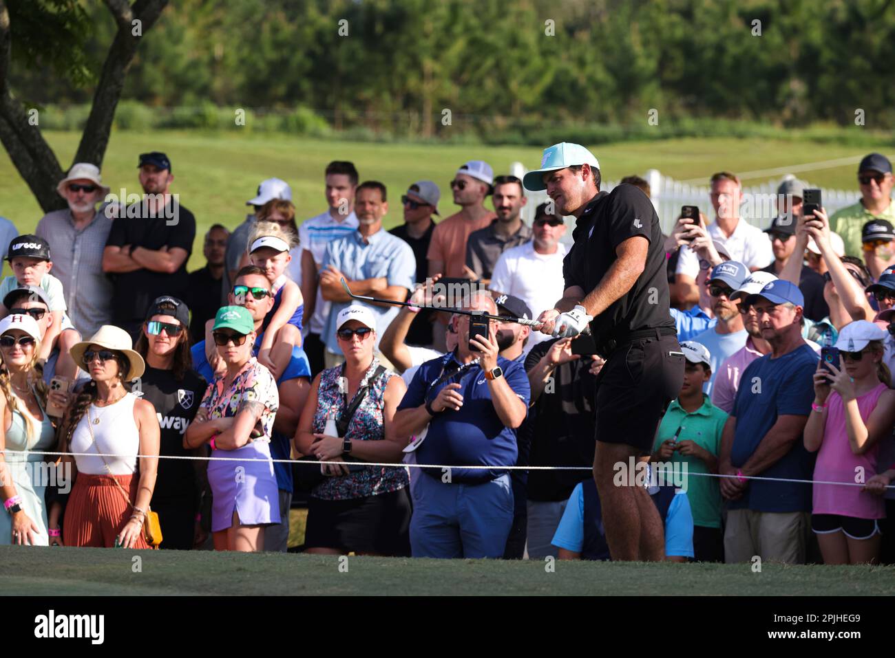Mito Pereira of Torque GC chips onto the 18th green during the final round of LIV Golf Orlando at Orange County National on Sunday, Apr. 02, 2023 in Winter Garden, Florida. (Photo by Mike Stobe/LIV Golf via AP) Banque D'Images