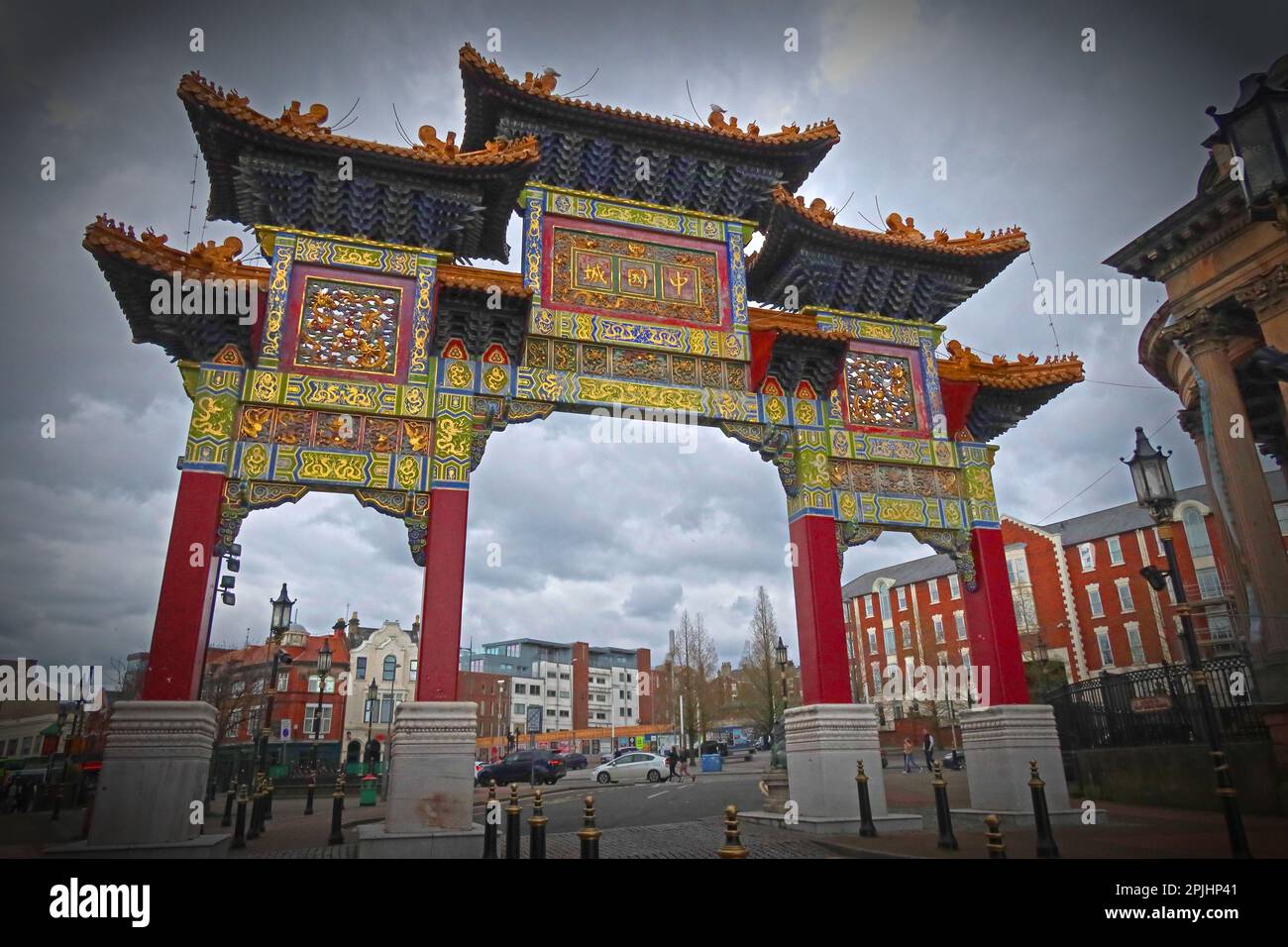 Le Paifang Chinatown Gate, Nelson Street, Liverpool, Merseyside, Angleterre, ROYAUME-UNI, L1 5DN Banque D'Images